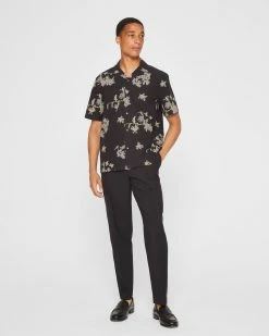 Outlet ๐งจ Club Monaco Men Short Sleeve Floral Toile Camp Collar ๐ Shirt Caviar ๐ 10 Outlet ๐งจ Club Monaco Men Short Sleeve Floral Toile Camp Collar ๐ Shirt Caviar ๐ -Club Monaco Online Shop cm 1462455 alternate3